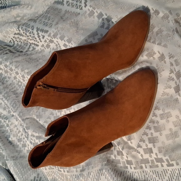 Old Navy Shoes - Old navy suede boots